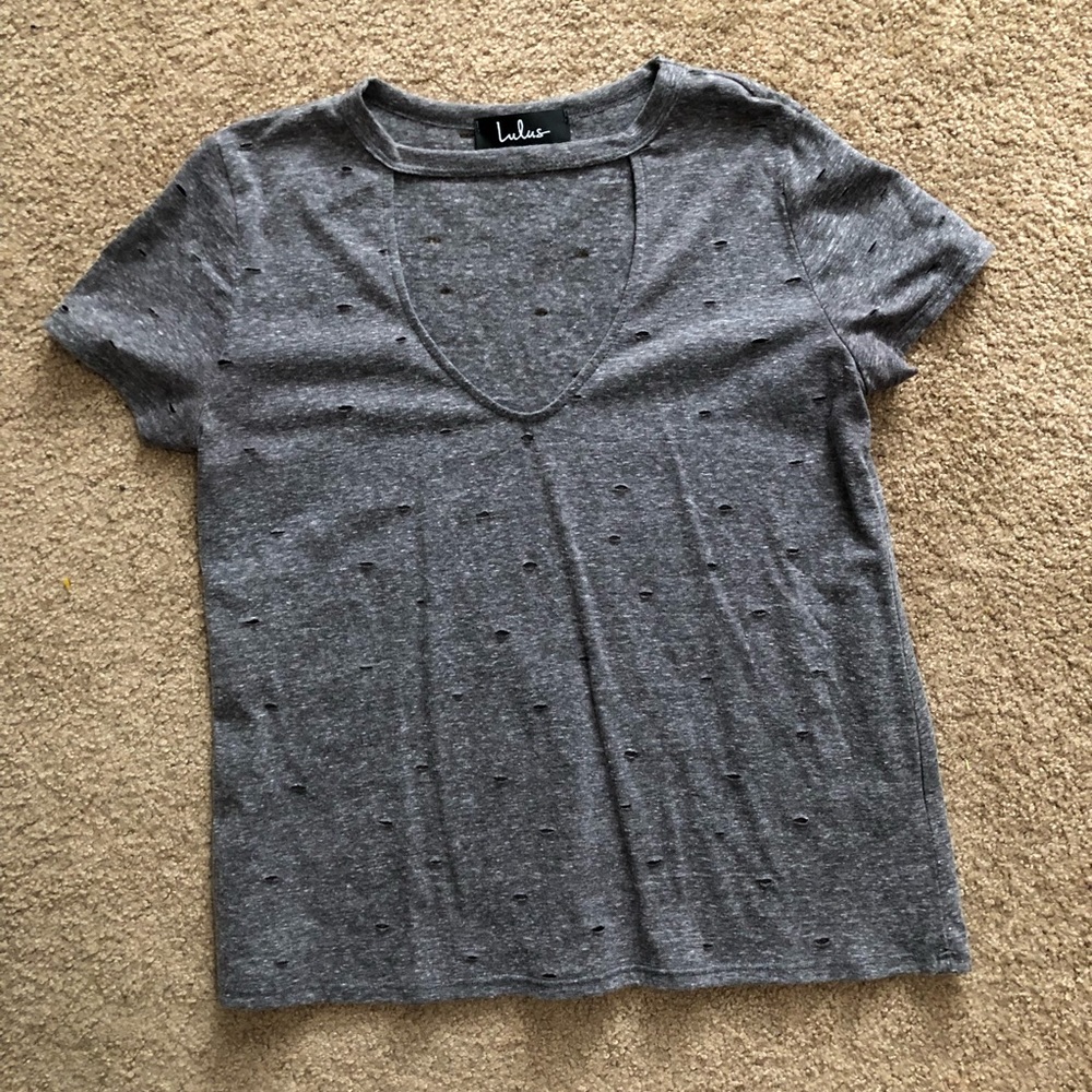Lulu’s distressed gray choker tee